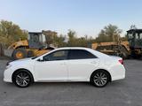 Toyota Camry 2014 года за 8 100 000 тг. в Караганда – фото 2