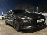 Hyundai Elantra 2022 года за 10 850 000 тг. в Алматы – фото 2