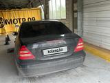 Mercedes-Benz C 200 2001 годаүшін3 500 000 тг. в Караганда – фото 4