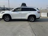 Toyota Highlander 2015 года за 11 800 000 тг. в Уральск