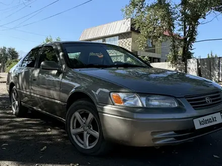 Toyota Camry 1998 года за 3 600 000 тг. в Алматы – фото 4