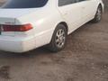 Toyota Camry 2000 года за 3 300 000 тг. в Шиели – фото 5