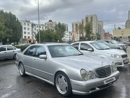 Mercedes-Benz E 500 2001 года за 6 300 000 тг. в Астана