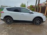 Toyota RAV4 2019 года за 14 000 000 тг. в Уральск – фото 2