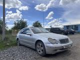 Mercedes-Benz C 180 2001 года за 1 000 000 тг. в Актобе – фото 2