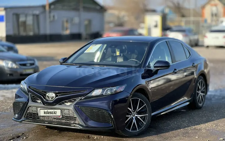 Toyota Camry 2020 года за 9 000 000 тг. в Актобе