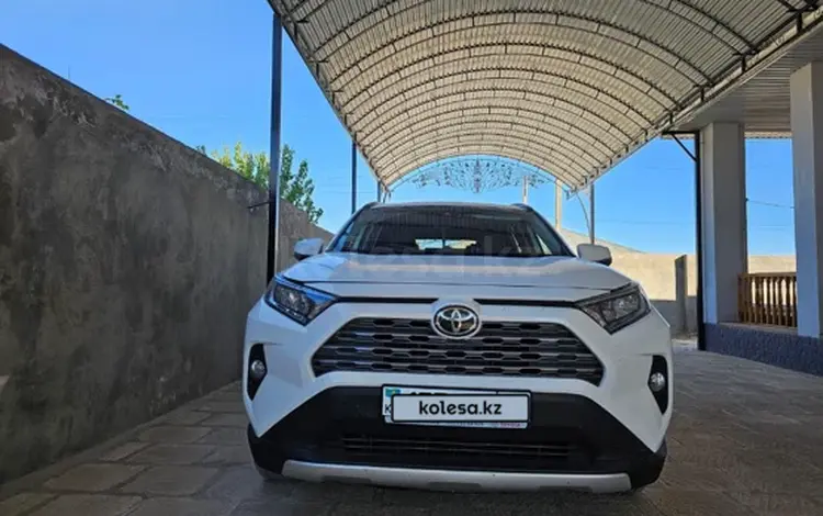 Toyota RAV4 2019 года за 15 000 000 тг. в Актау