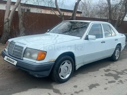 Mercedes-Benz E 230 1990 года за 1 600 000 тг. в Астана – фото 2