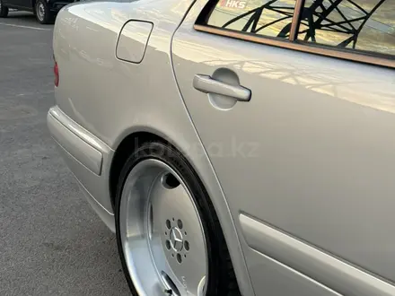 Mercedes-Benz E 320 1999 года за 6 000 000 тг. в Алматы – фото 12