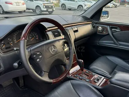 Mercedes-Benz E 320 1999 года за 6 000 000 тг. в Алматы – фото 15