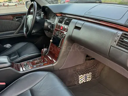 Mercedes-Benz E 320 1999 года за 6 000 000 тг. в Алматы – фото 16