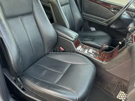 Mercedes-Benz E 320 1999 года за 6 000 000 тг. в Алматы – фото 18