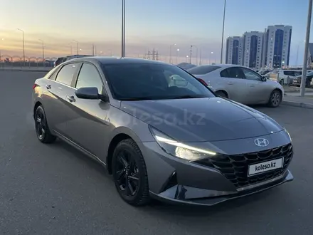 Hyundai Elantra 2021 года за 9 500 000 тг. в Семей – фото 2