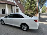 Toyota Camry 2013 года за 10 000 000 тг. в Астана – фото 2