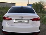 Hyundai Accent 2021 года за 8 300 000 тг. в Усть-Каменогорск – фото 2