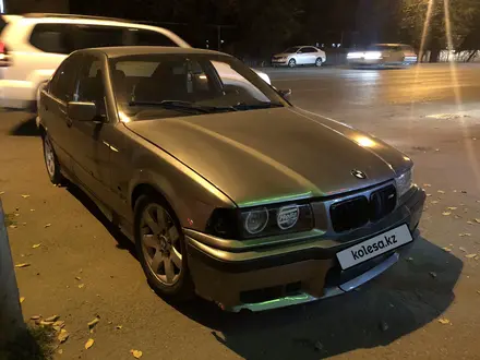 BMW 325 1992 года за 1 000 000 тг. в Алматы – фото 4