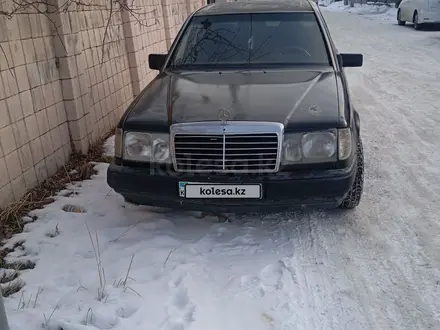 Mercedes-Benz E 220 1991 года за 1 200 000 тг. в Алматы – фото 2