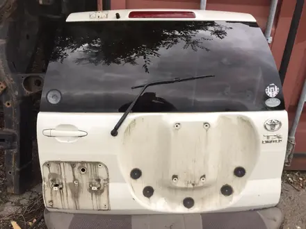 Крышка багажника за 150 000 тг. в Атырау