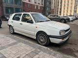 Volkswagen Golf 1995 года за 1 100 000 тг. в Караганда – фото 2