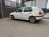 Volkswagen Golf 1995 года за 1 100 000 тг. в Караганда – фото 3