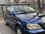 Kia Carnival 2003 года за 3 500 000 тг. в Шымкент – фото 2