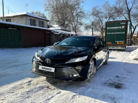 Toyota Camry 2018 года за 13 100 000 тг. в Алматы