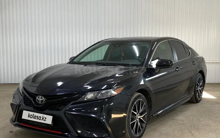Toyota Camry 2021 года за 9 476 100 тг. в Астана