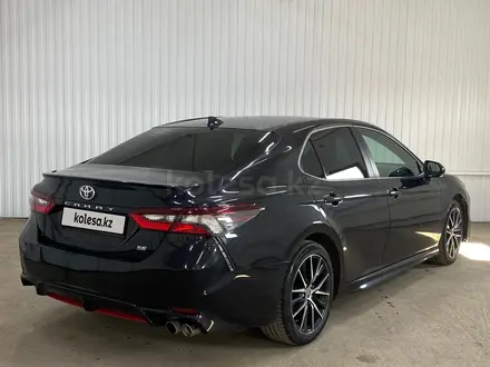 Toyota Camry 2021 года за 9 476 100 тг. в Астана – фото 3