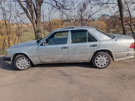 Mercedes-Benz E 230 1991 года за 900 000 тг. в Алматы – фото 2