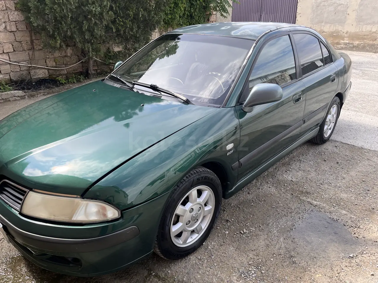 Mitsubishi Carisma, 2001