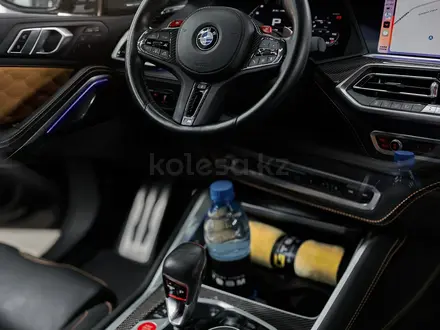 BMW X6 M 2022 года за 54 500 000 тг. в Алматы – фото 20