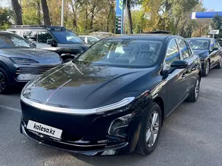 Hongqi E-QM5