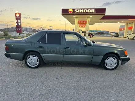 Mercedes-Benz E 230 1991 года за 1 250 000 тг. в Караганда – фото 4