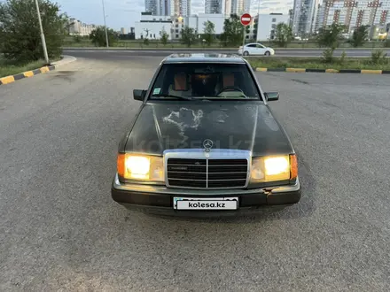 Mercedes-Benz E 230 1991 года за 1 250 000 тг. в Караганда – фото 2
