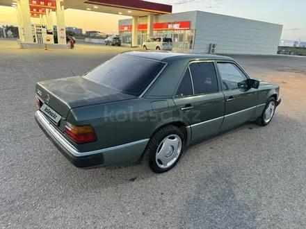 Mercedes-Benz E 230 1991 года за 1 250 000 тг. в Караганда – фото 5