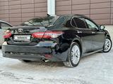 Toyota Camry 2019 года за 15 300 000 тг. в Караганда – фото 2