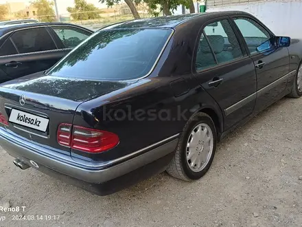 Mercedes-Benz E 230 1996 года за 3 199 999 тг. в Байконыр – фото 4