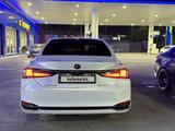 Lexus ES 250 2018 года за 14 000 000 тг. в Алматы – фото 2
