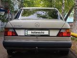 Mercedes-Benz E 220 1993 годаүшін2 200 000 тг. в Петропавловск – фото 4