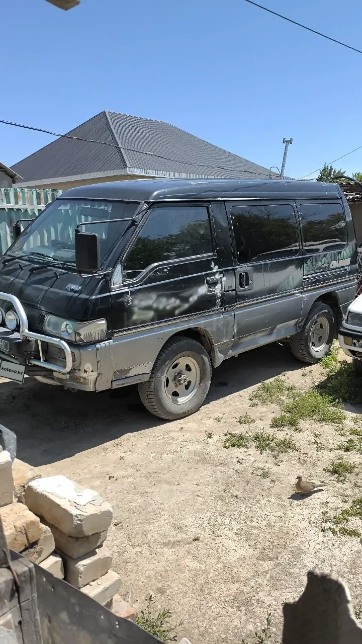 Mitsubishi Delica, 1992