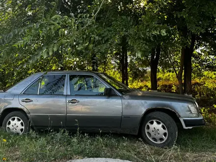 Mercedes-Benz E 200 1993 года за 750 000 тг. в Тараз – фото 7