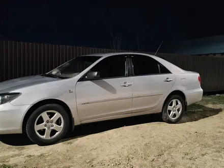 Toyota Camry 2002 года за 3 800 000 тг. в Атырау – фото 2