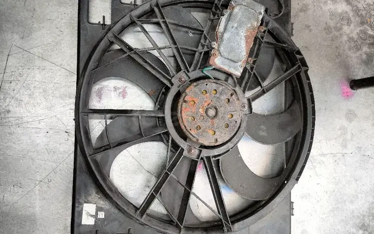 Моторчик охлаждения радиатора на volvo С 40. Диффузор Вольво С40 С70 за 28 000 тг. в Алматы