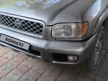 Nissan Pathfinder, 2000