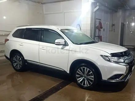 Mitsubishi Outlander 2019 года за 9 500 000 тг. в Алматы