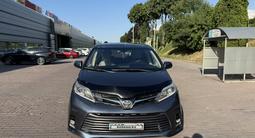 Toyota Sienna 2015 года за 13 000 000 тг. в Алматы