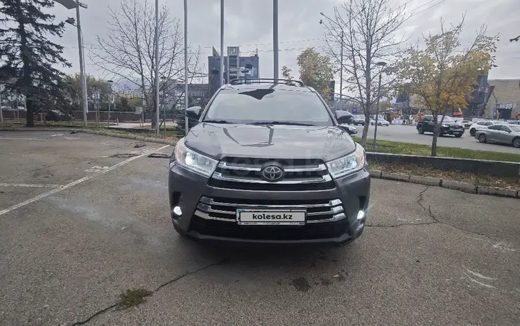 Toyota Highlander 2017 годаfor17 000 000 тг. в Алматы