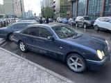 Mercedes-Benz E 200 1999 года за 1 800 000 тг. в Астана – фото 2