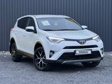 Toyota RAV4 2016 годаfor11 900 000 тг. в Актобе – фото 2