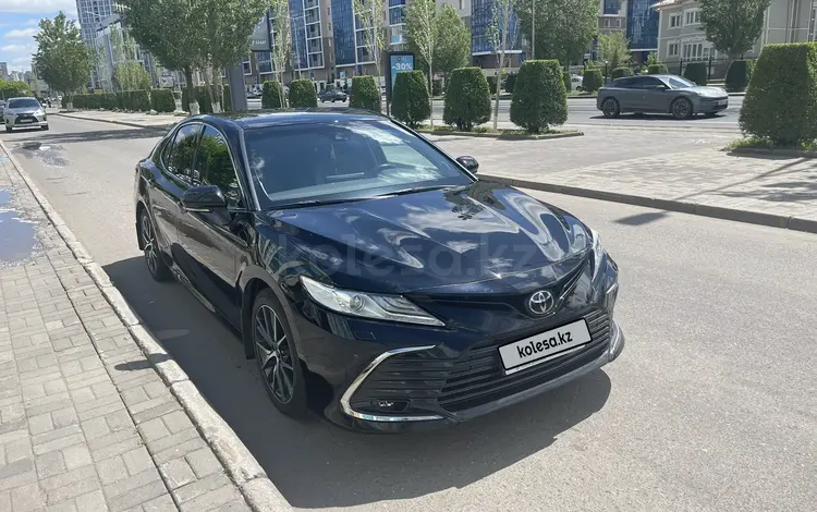 Toyota Camry 2022 года за 16 200 000 тг. в Астана